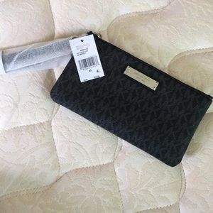 Michael Kors wristlet